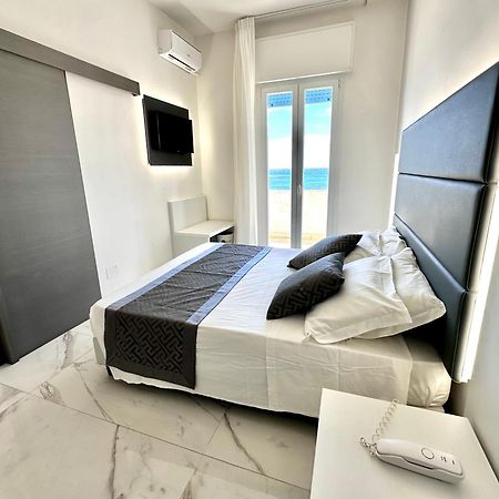Hotel Blu 切萨雷奥港 外观 照片