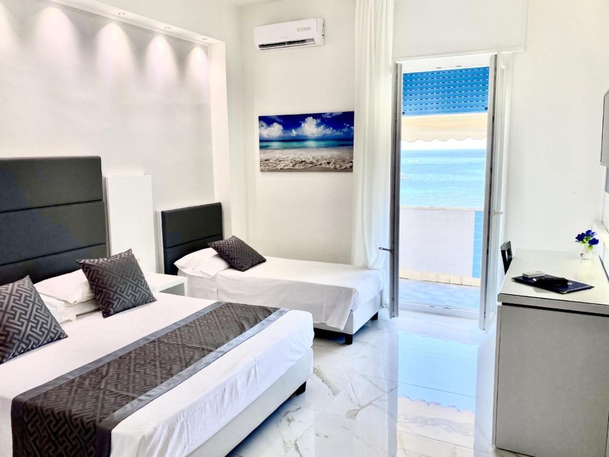 Hotel Blu 切萨雷奥港 外观 照片